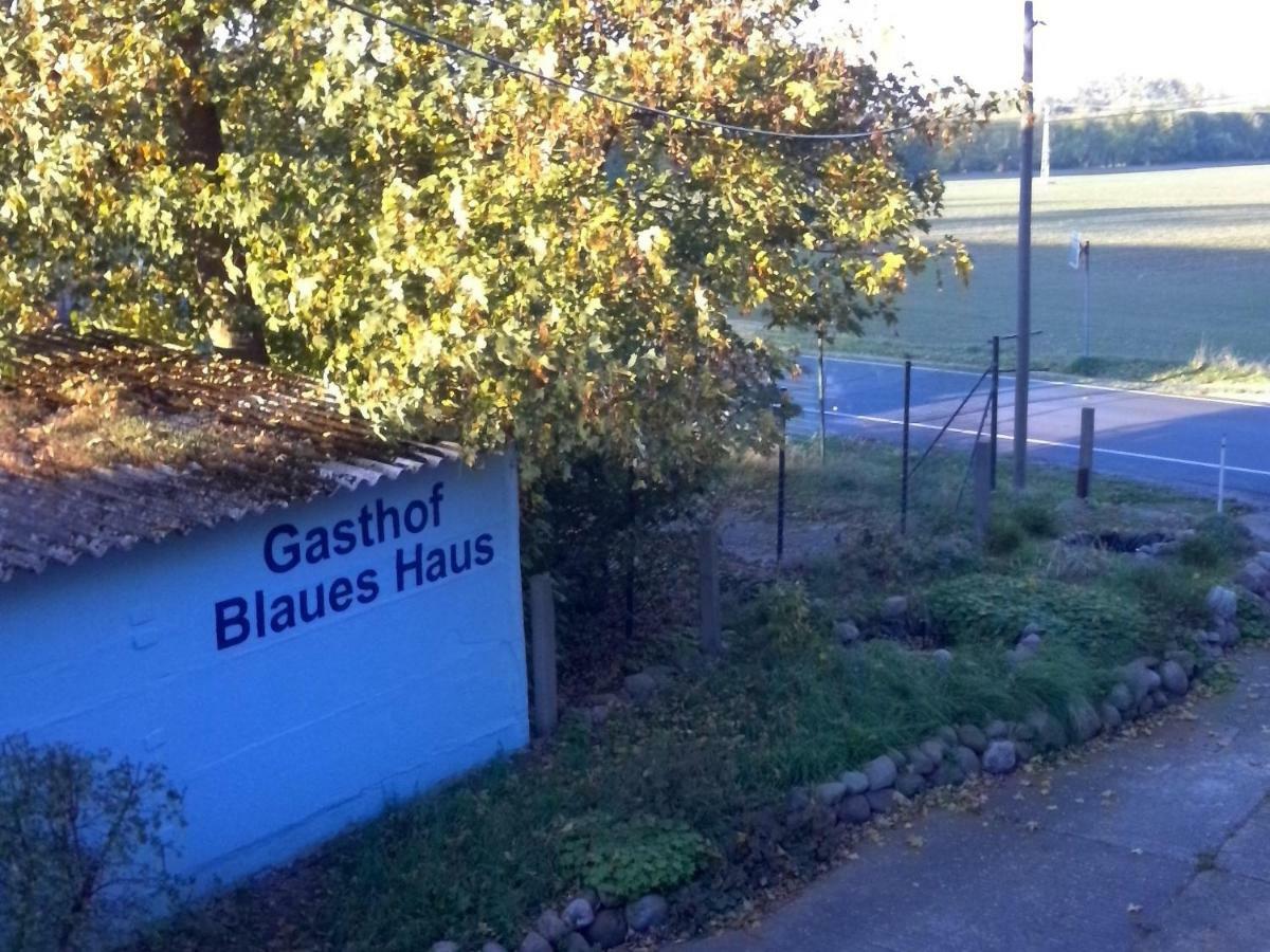 Hotel Gasthof Blaues Haus Bastorf Exterior foto